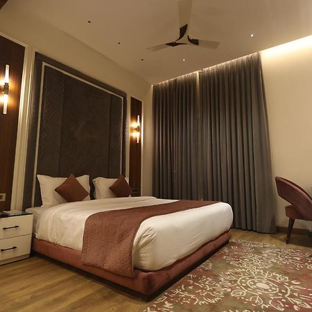 The Ramayana Hotel, Ayodhya Exterior photo